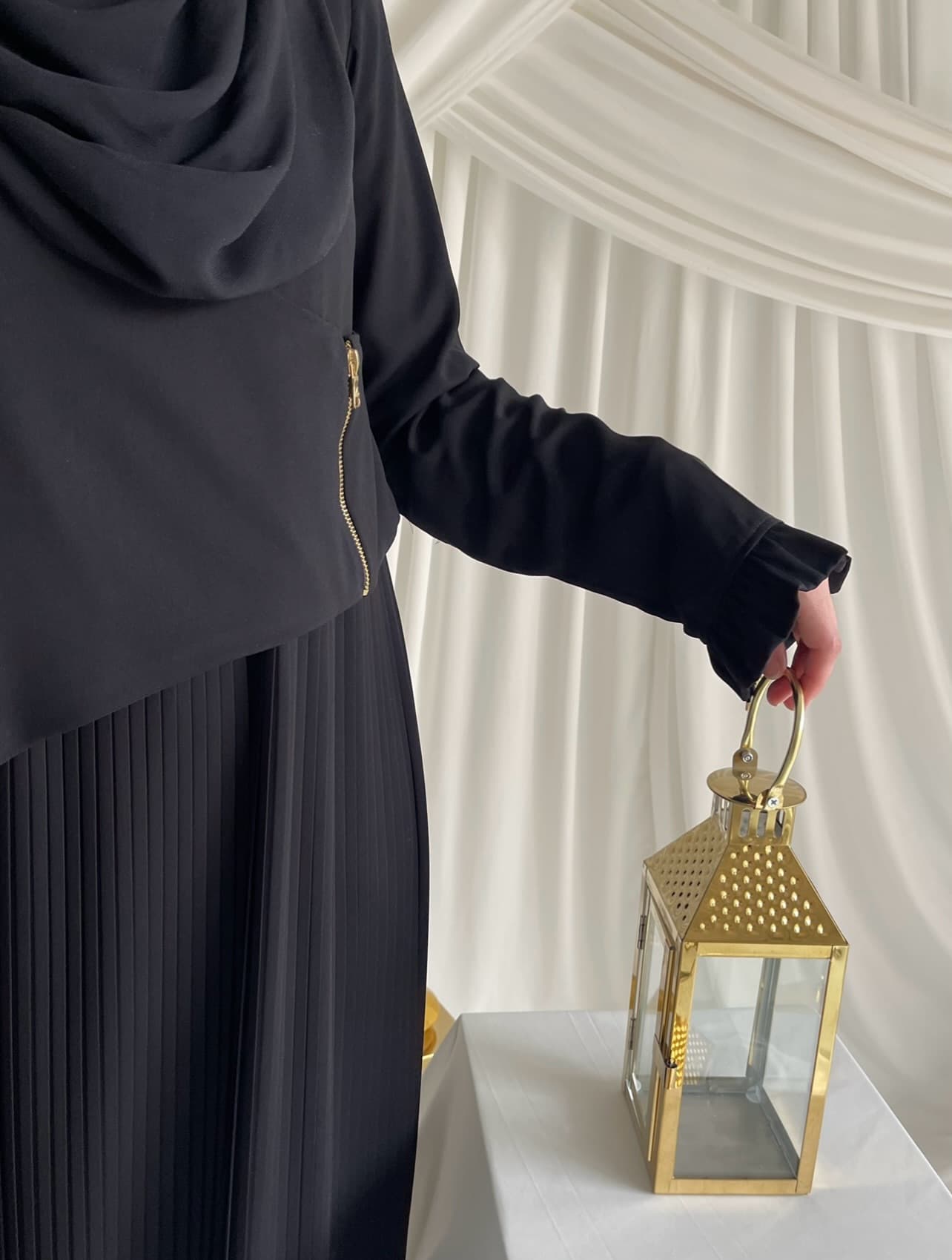 OLFA ABAYA ,